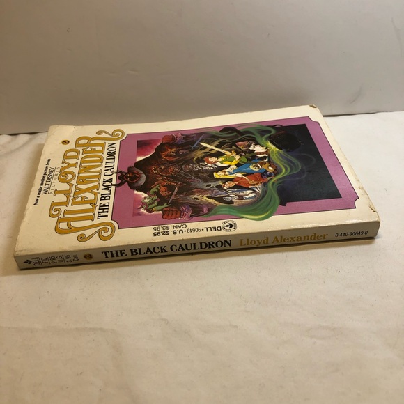 The Black Cauldron- Walt Disney- 1985 Vintage Paperback Book Movie tie in - Picture 7 of 9